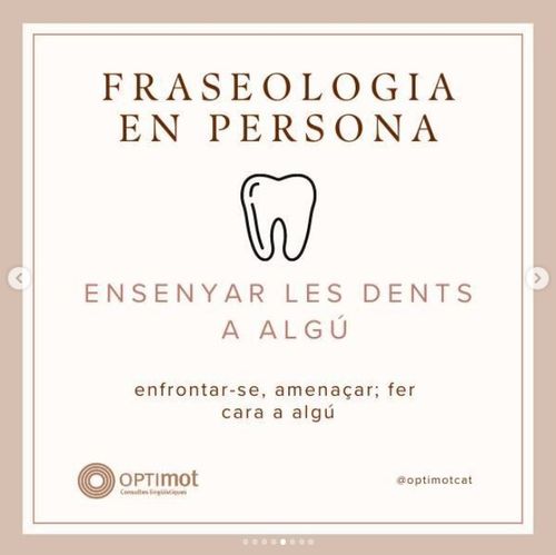 Ensenyar les dents