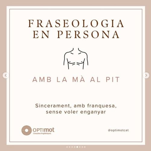 Amb la mà al pit