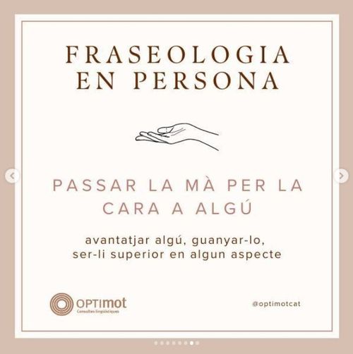 Passar-li la mà per la cara