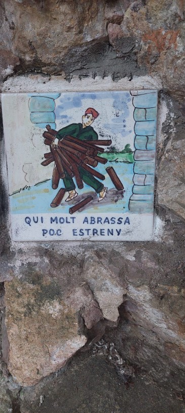 Qui molt abraça, poc estreny